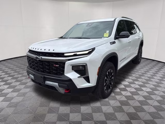2025 Iridescent Pearl Tricoat Chevrolet Traverse Z71 AWD SUV