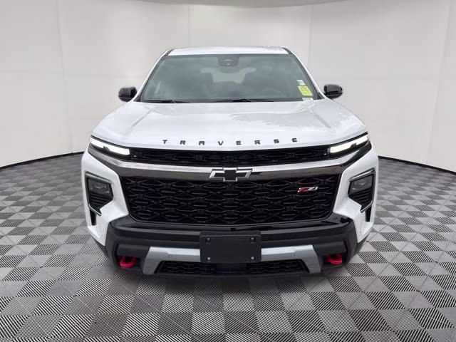 2025 Iridescent Pearl Tricoat Chevrolet Traverse Z71 AWD SUV