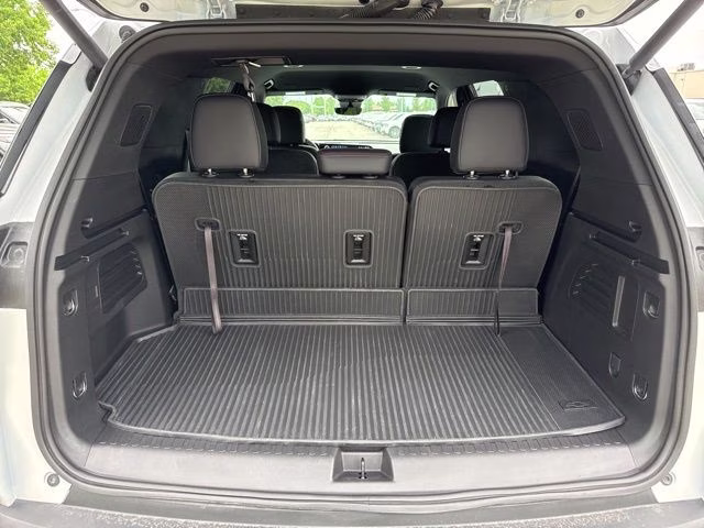 2025 Iridescent Pearl Tricoat Chevrolet Traverse Z71 AWD SUV