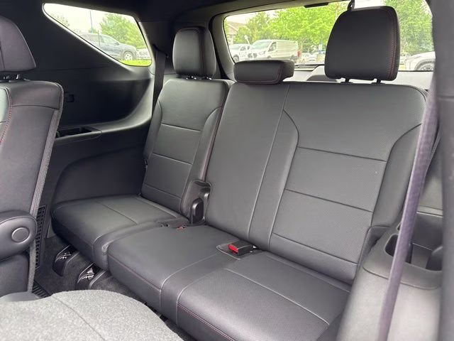 2025 Iridescent Pearl Tricoat Chevrolet Traverse Z71 AWD SUV