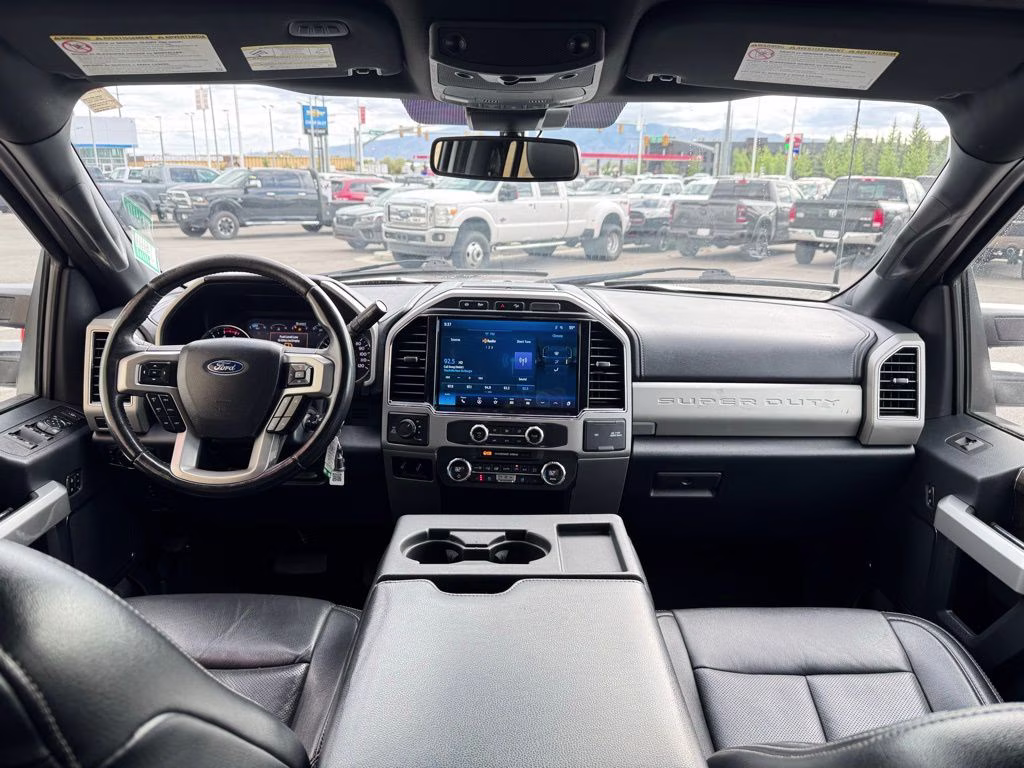 2022 White Ford Super Duty F-250 SRW Lariat 4X4 Truck