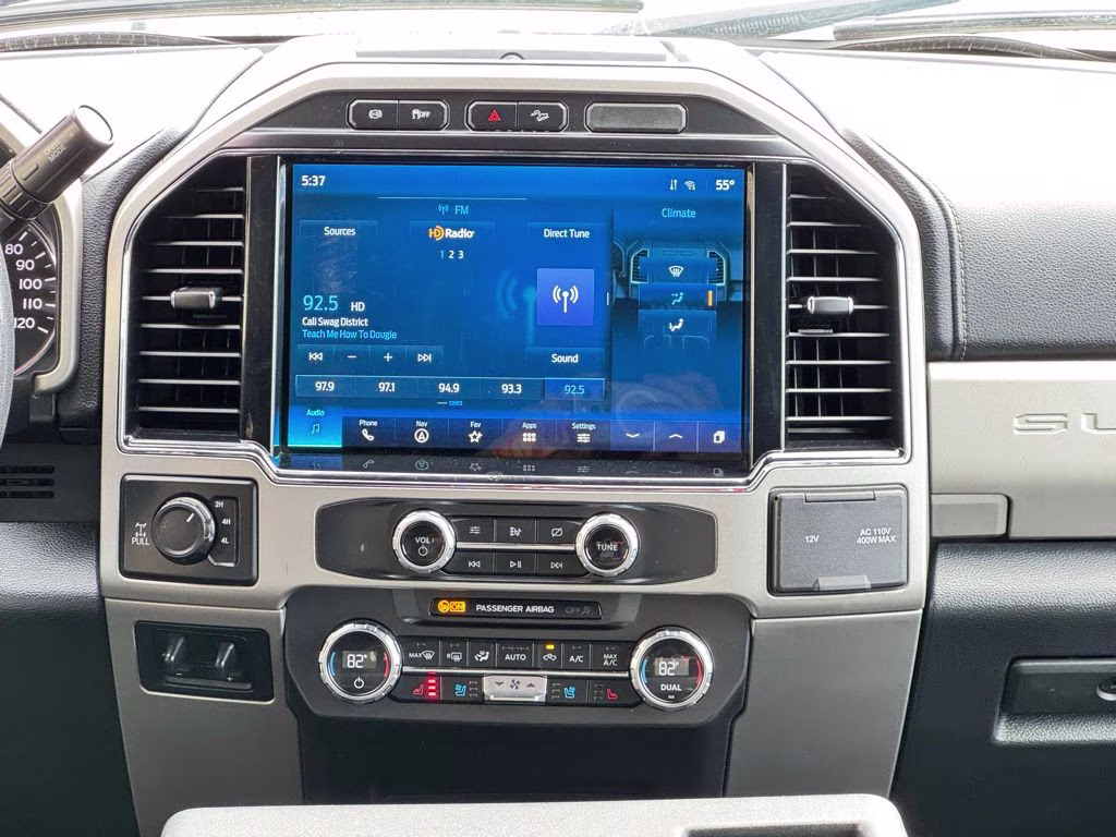 2022 White Ford Super Duty F-250 SRW Lariat 4X4 Truck