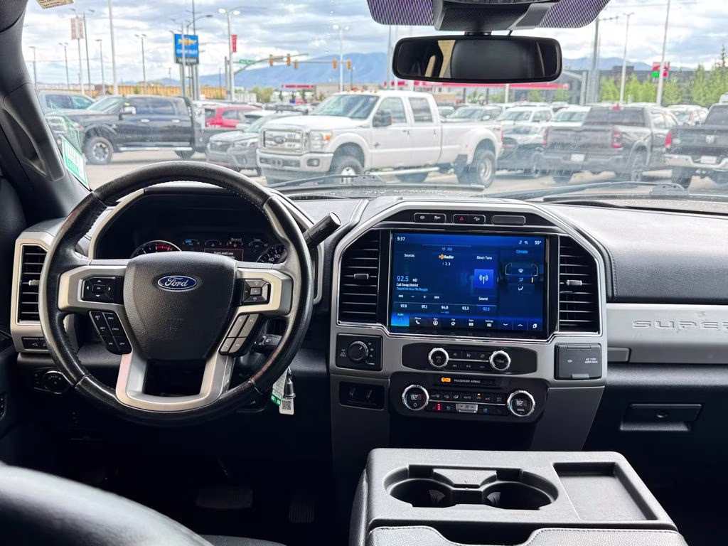 2022 White Ford Super Duty F-250 SRW Lariat 4X4 Truck