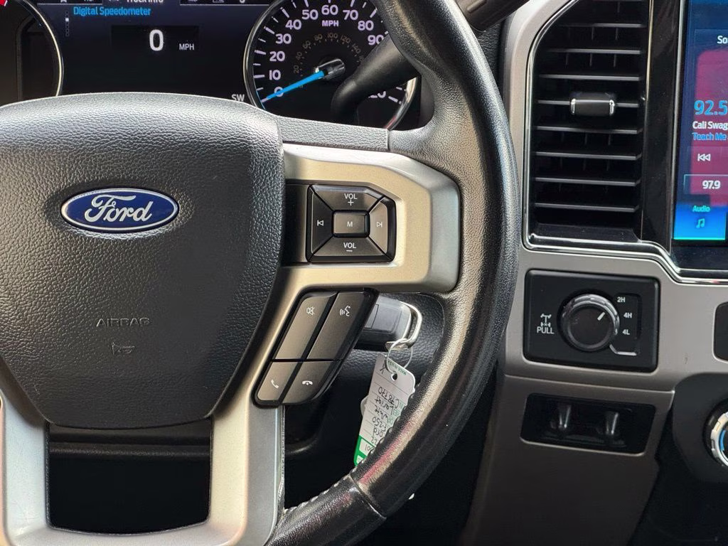 2022 White Ford Super Duty F-250 SRW Lariat 4X4 Truck