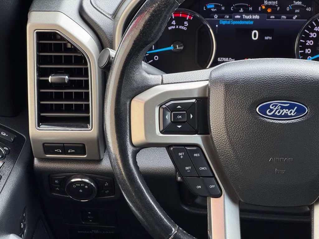 2022 White Ford Super Duty F-250 SRW Lariat 4X4 Truck