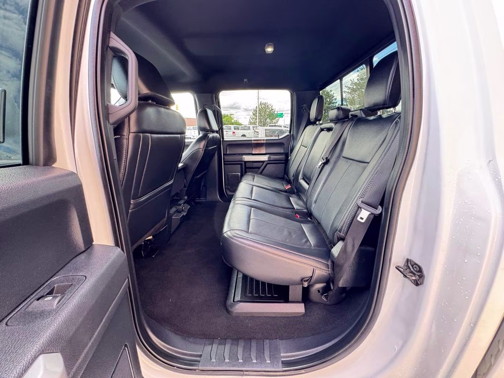 2022 White Ford Super Duty F-250 SRW Lariat 4X4 Truck