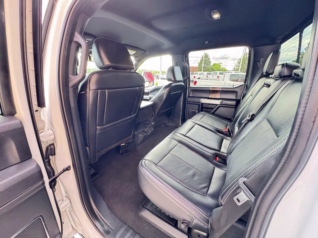 2022 White Ford Super Duty F-250 SRW Lariat 4X4 Truck