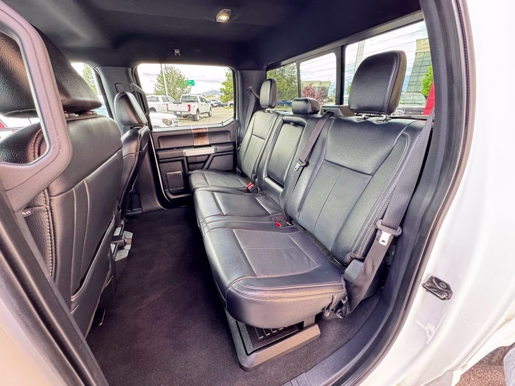2022 White Ford Super Duty F-250 SRW Lariat 4X4 Truck