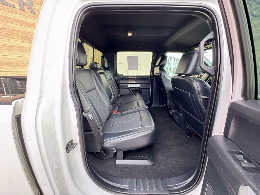 2022 White Ford Super Duty F-250 SRW Lariat 4X4 Truck