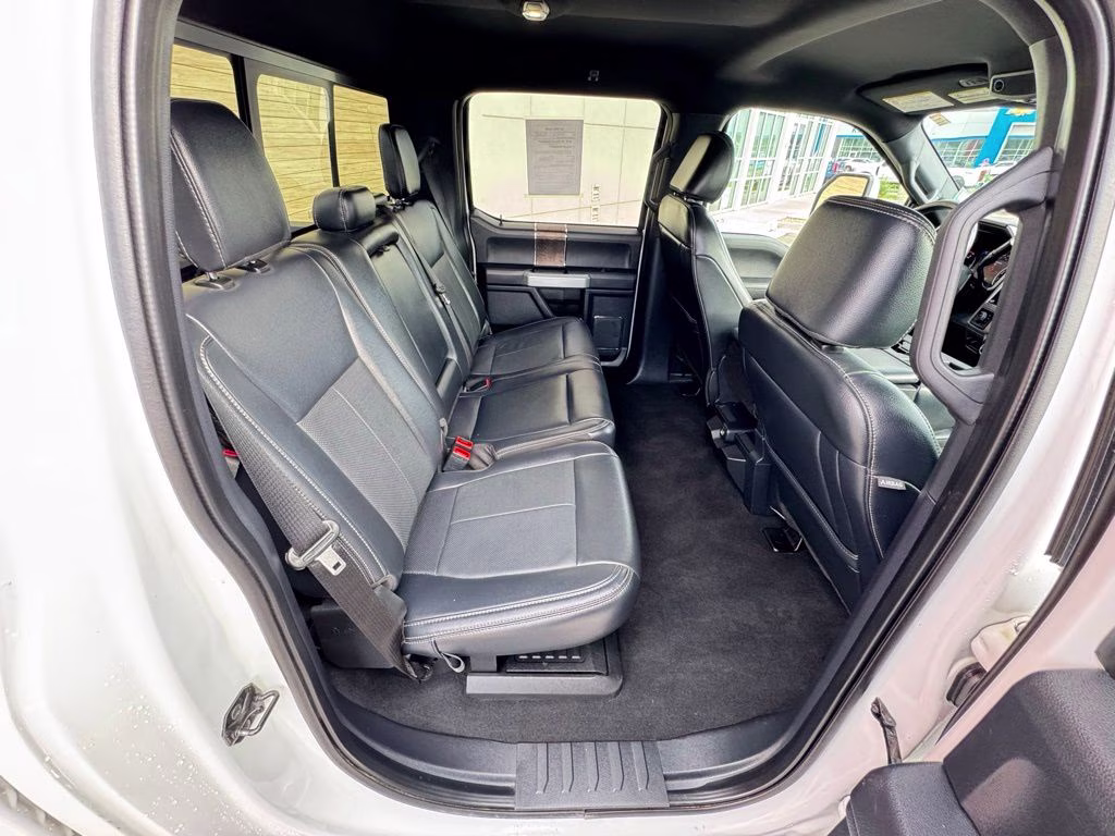 2022 White Ford Super Duty F-250 SRW Lariat 4X4 Truck