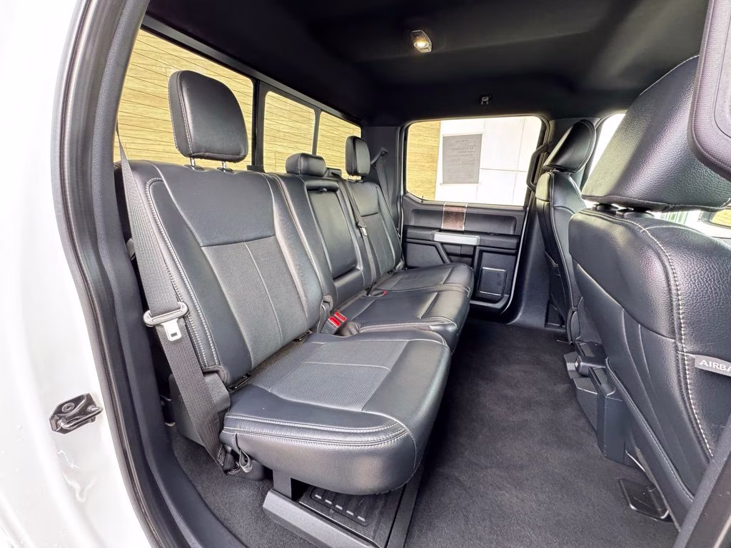 2022 White Ford Super Duty F-250 SRW Lariat 4X4 Truck