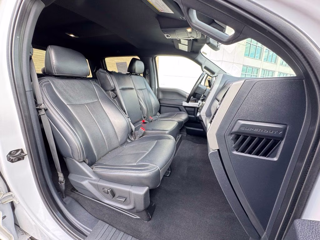 2022 White Ford Super Duty F-250 SRW Lariat 4X4 Truck