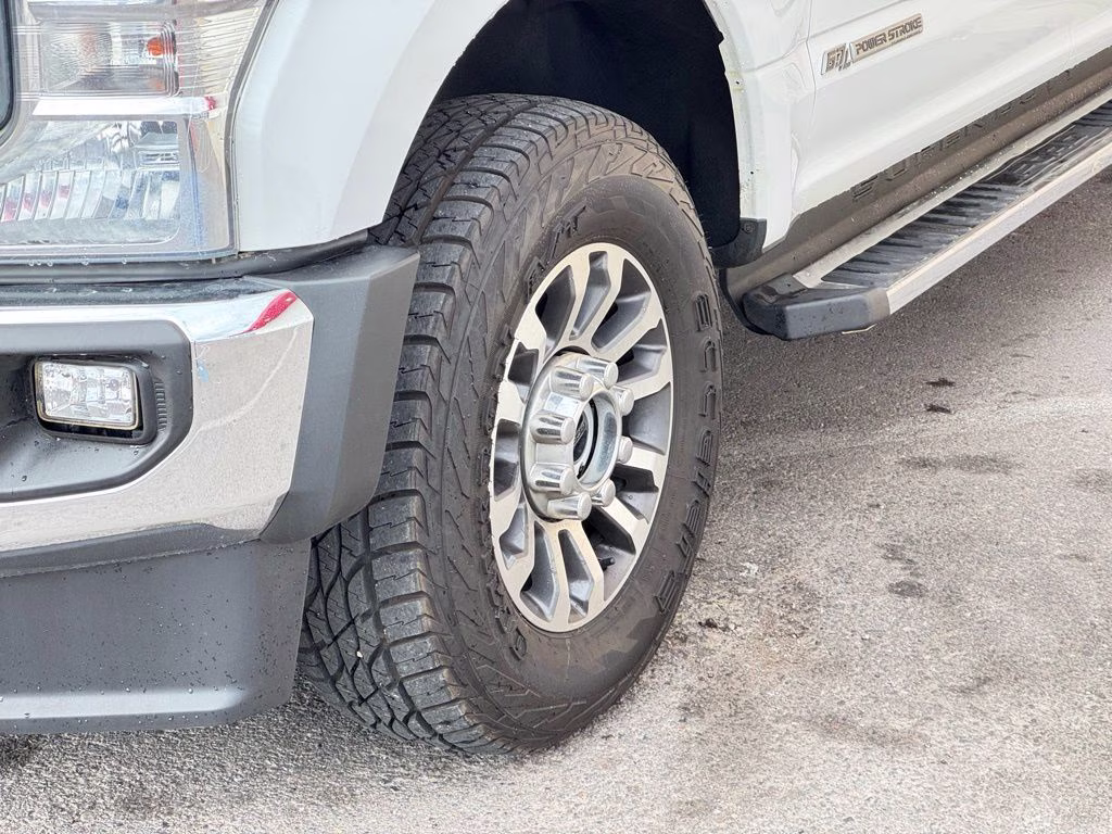 2022 White Ford Super Duty F-250 SRW Lariat 4X4 Truck
