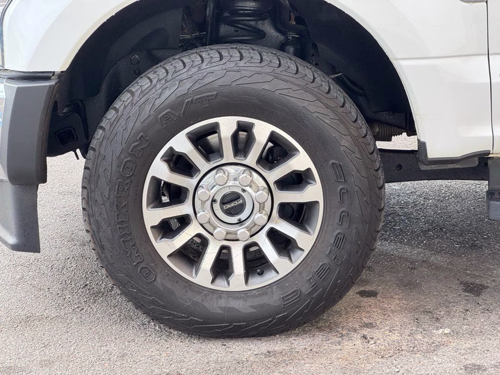 2022 White Ford Super Duty F-250 SRW Lariat 4X4 Truck