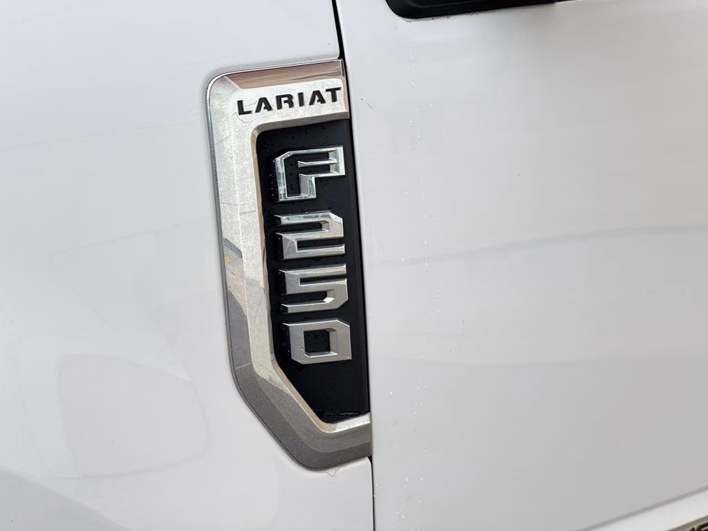 2022 White Ford Super Duty F-250 SRW Lariat 4X4 Truck