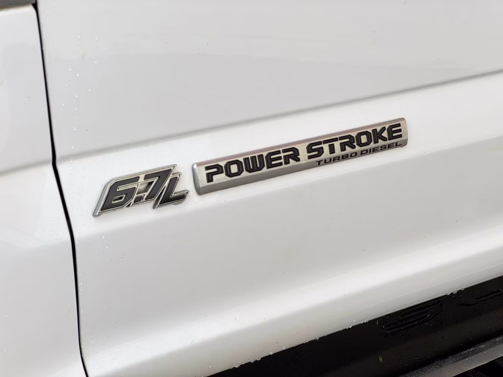 2022 White Ford Super Duty F-250 SRW Lariat 4X4 Truck