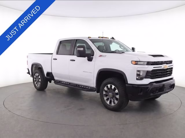 2024 Summit White Chevrolet Silverado 2500HD Custom 4X4 Truck
