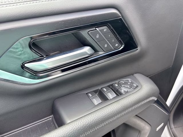 2025 Summit White GMC Yukon XL Denali 4X4 SUV