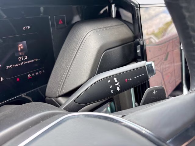 2025 Summit White GMC Yukon XL Denali 4X4 SUV