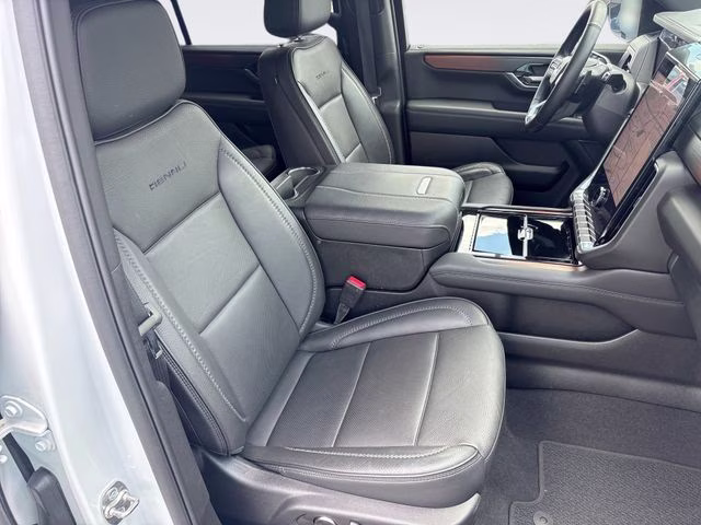 2025 Summit White GMC Yukon XL Denali 4X4 SUV