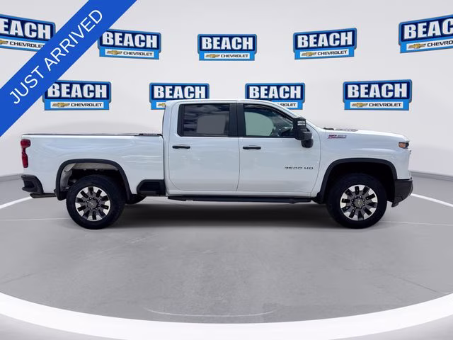 2024 Summit White Chevrolet Silverado 2500HD Custom 4X4 Truck