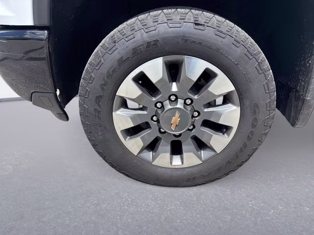 2024 Summit White Chevrolet Silverado 2500HD Custom 4X4 Truck