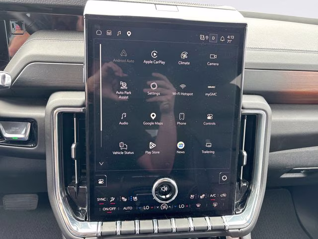 2025 Summit White GMC Yukon Denali 4X4 SUV