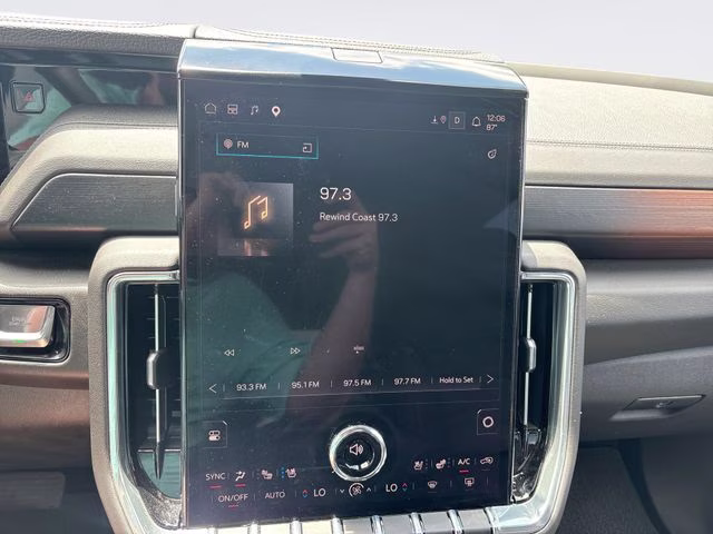 2025 Summit White GMC Yukon XL Denali 4X4 SUV