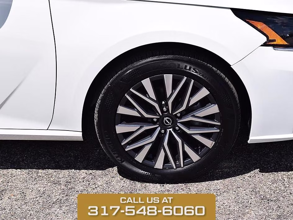 2025 Glacier White Nissan Altima 2.5 SV FWD Sedan