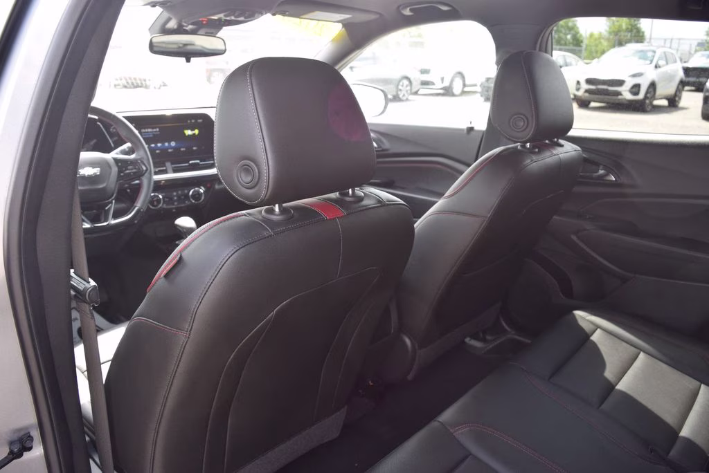 2025 Sterling Gray Metallic Chevrolet Trax 2RS FWD SUV