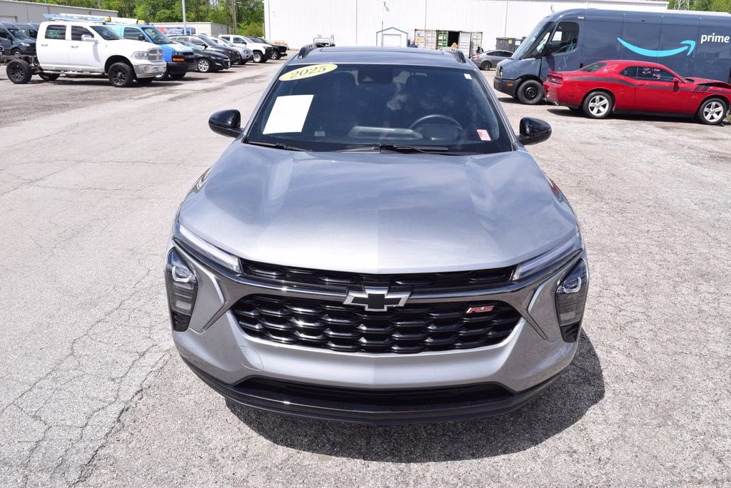 2025 Sterling Gray Metallic Chevrolet Trax 2RS FWD SUV