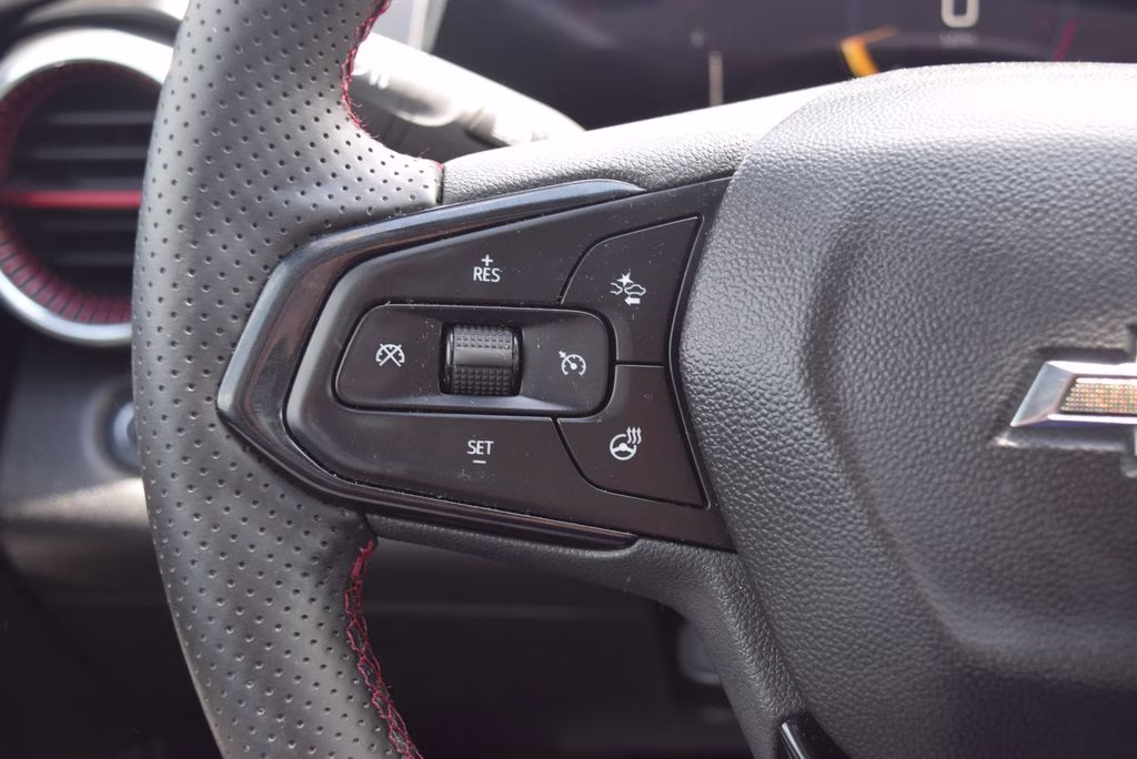 2025 Sterling Gray Metallic Chevrolet Trax 2RS FWD SUV
