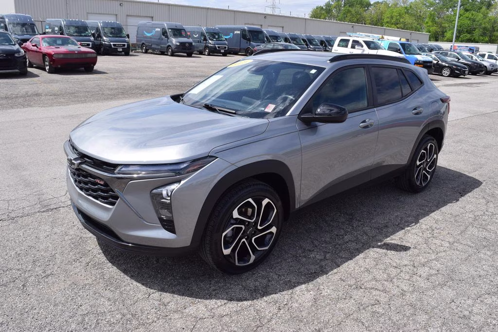 2025 Sterling Gray Metallic Chevrolet Trax 2RS FWD SUV