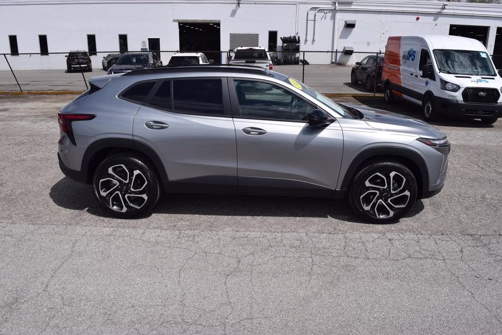 2025 Sterling Gray Metallic Chevrolet Trax 2RS FWD SUV
