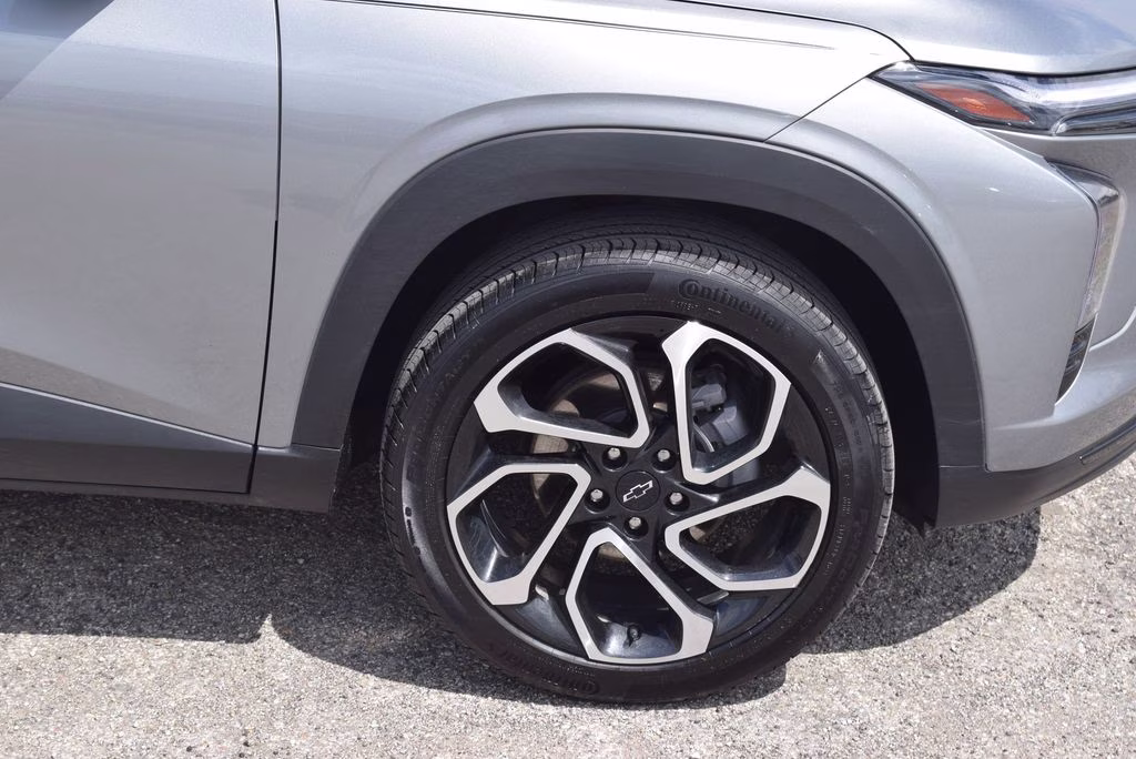 2025 Sterling Gray Metallic Chevrolet Trax 2RS FWD SUV
