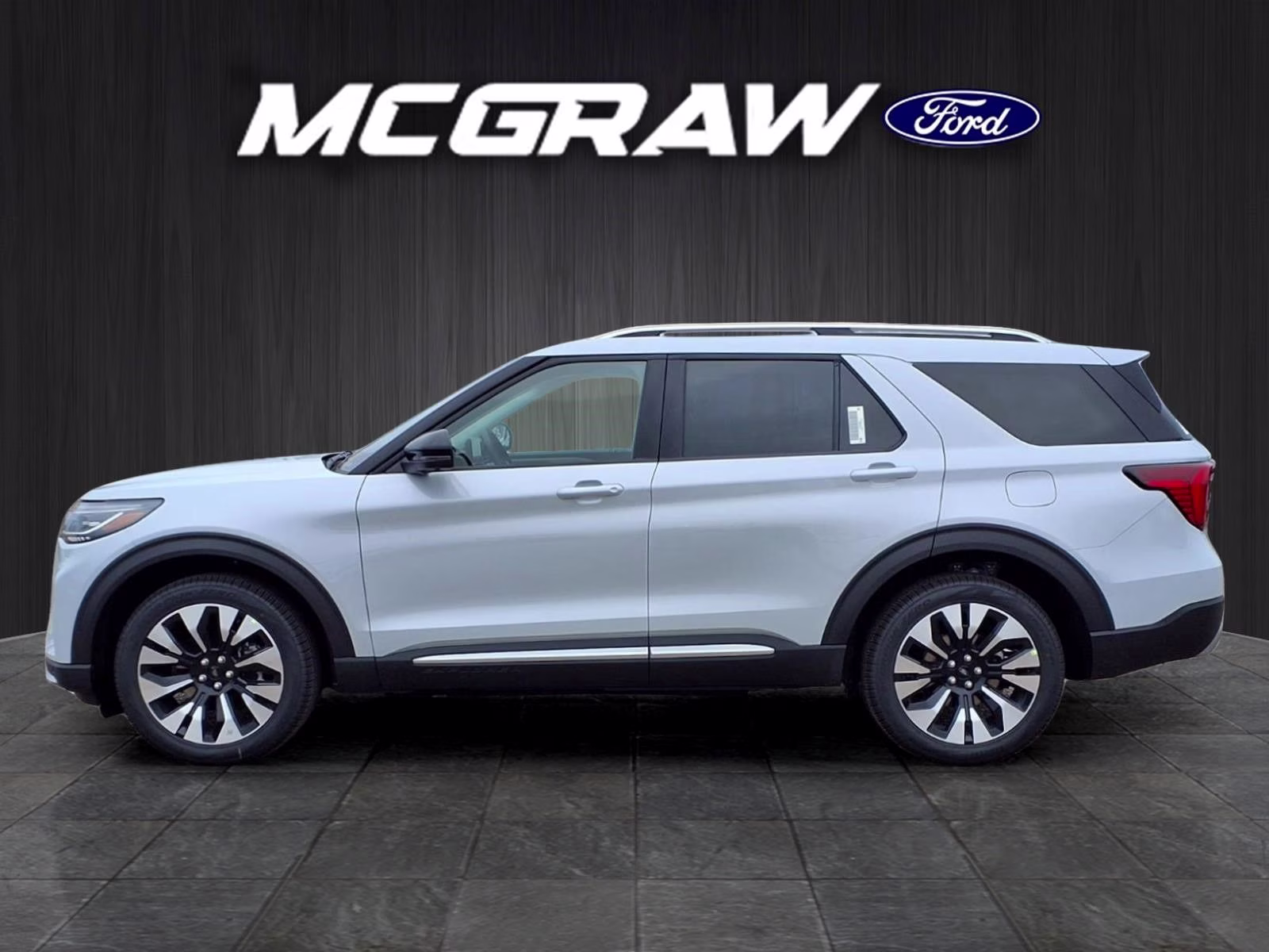 2026 White Ford Explorer Platinum 4X4 SUV