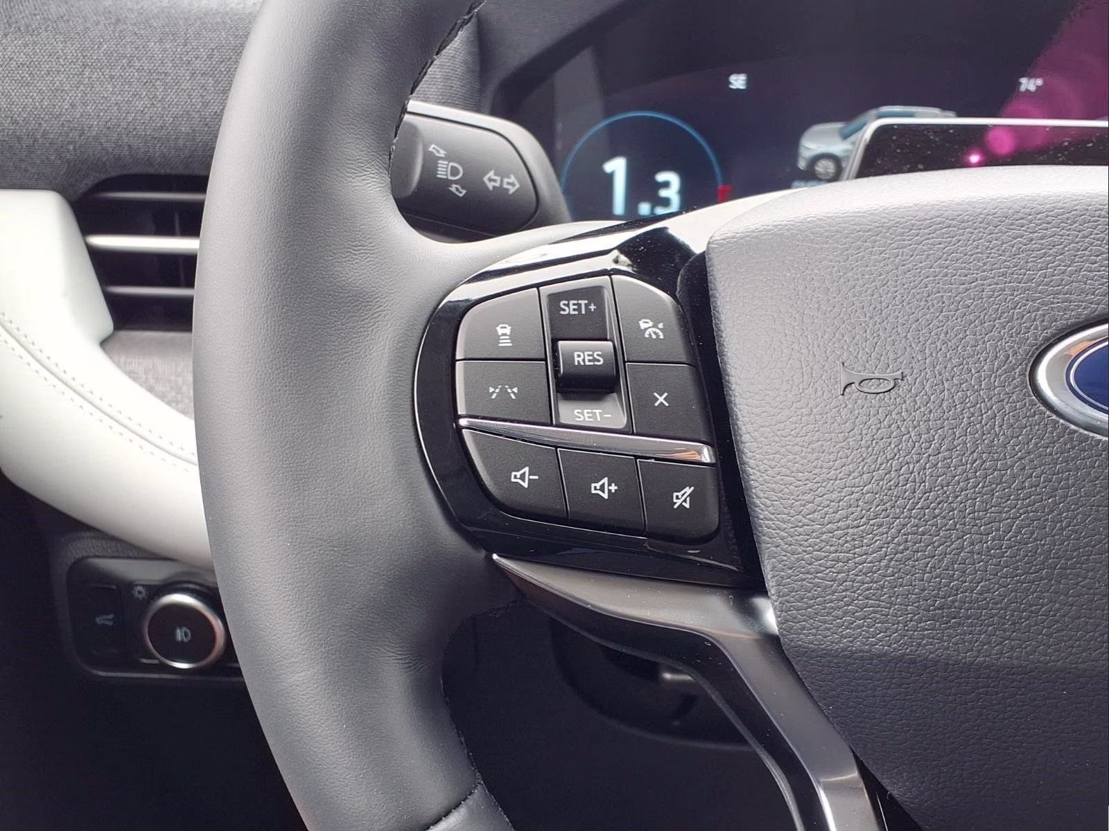 2026 White Ford Explorer Platinum 4X4 SUV