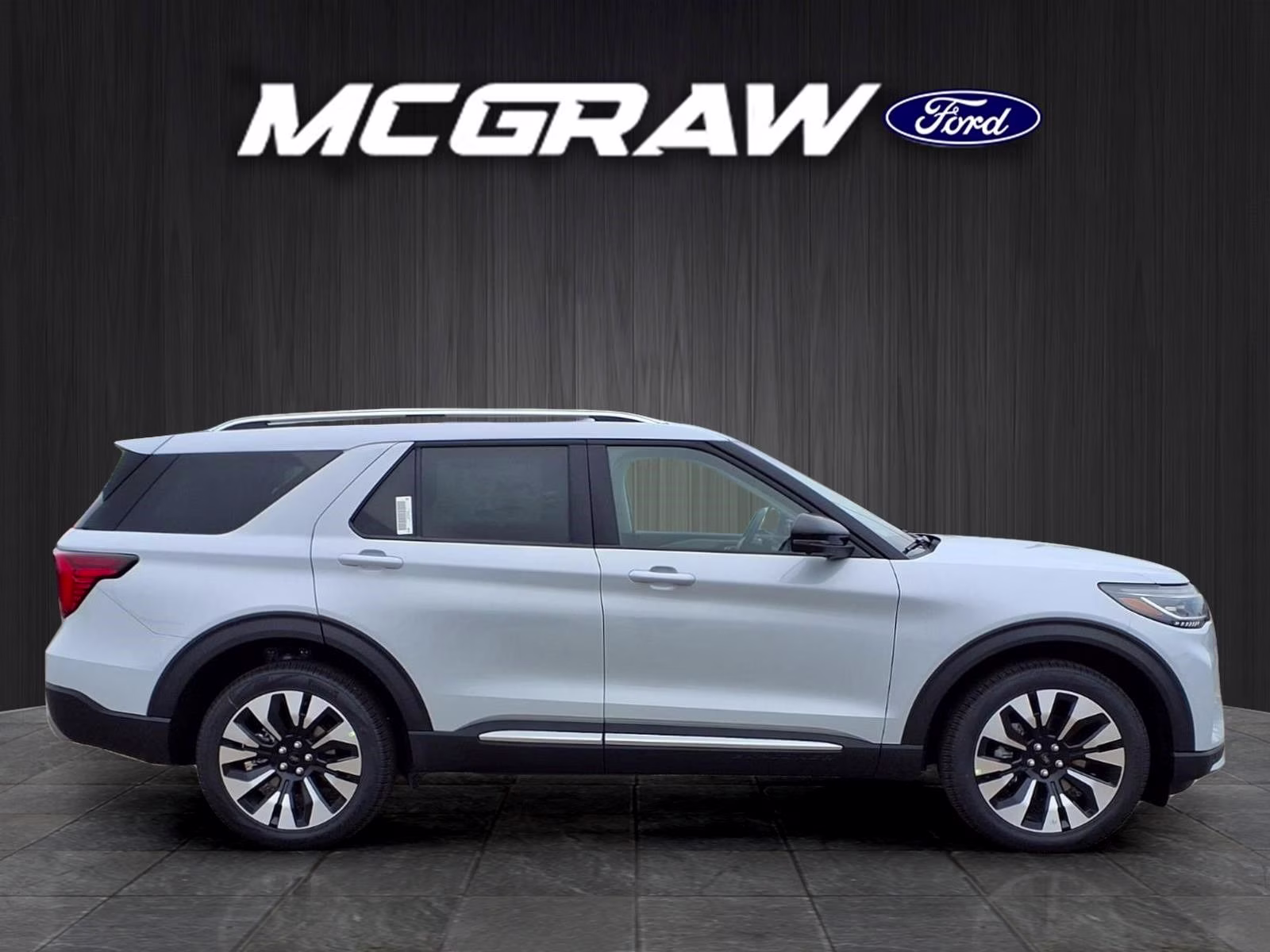 2026 White Ford Explorer Platinum 4X4 SUV
