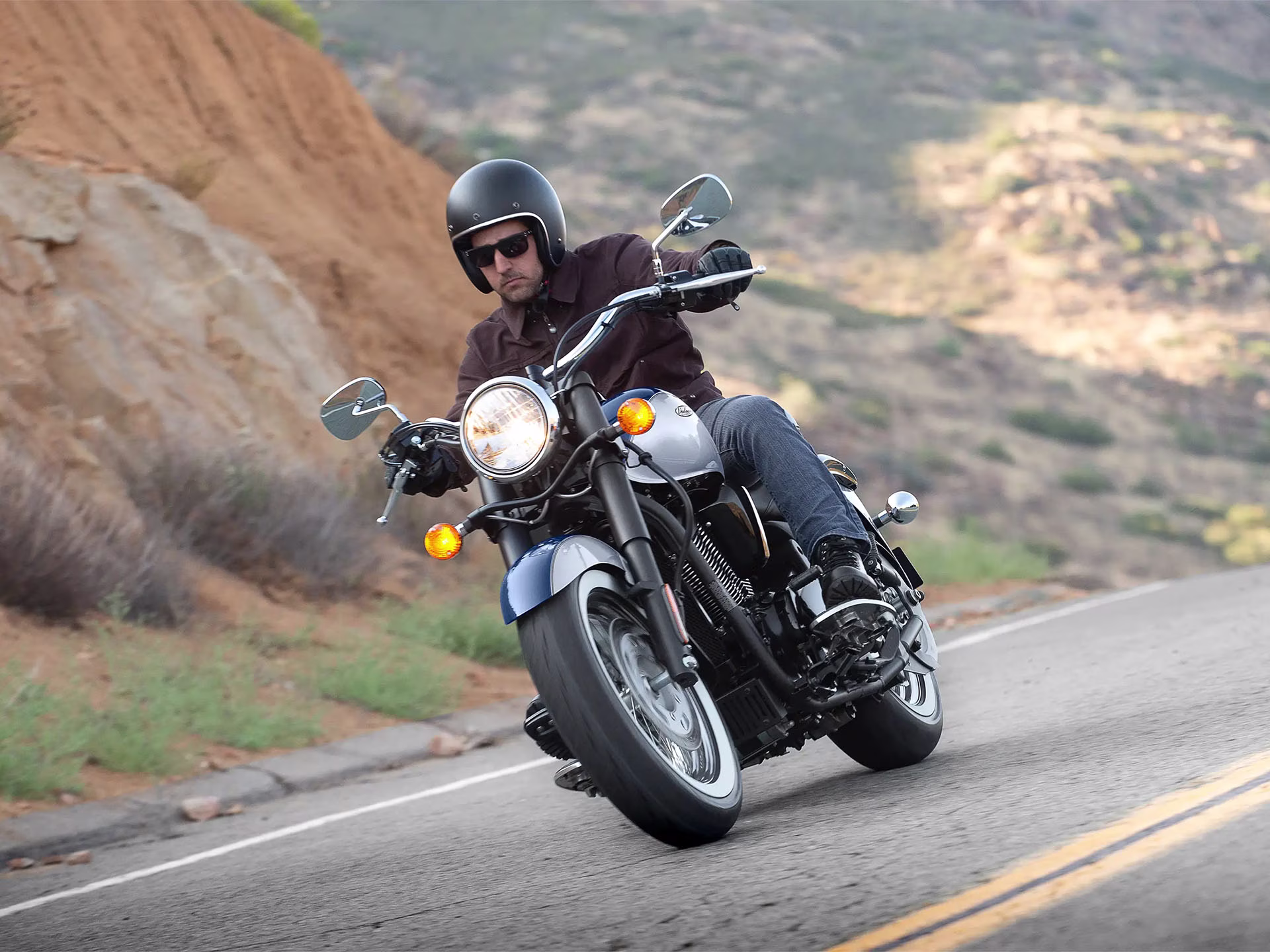 2026 Metallic Ocean Blue / Pearl Stardust White Kawasaki Vulcan 900 Classic Motorcycle