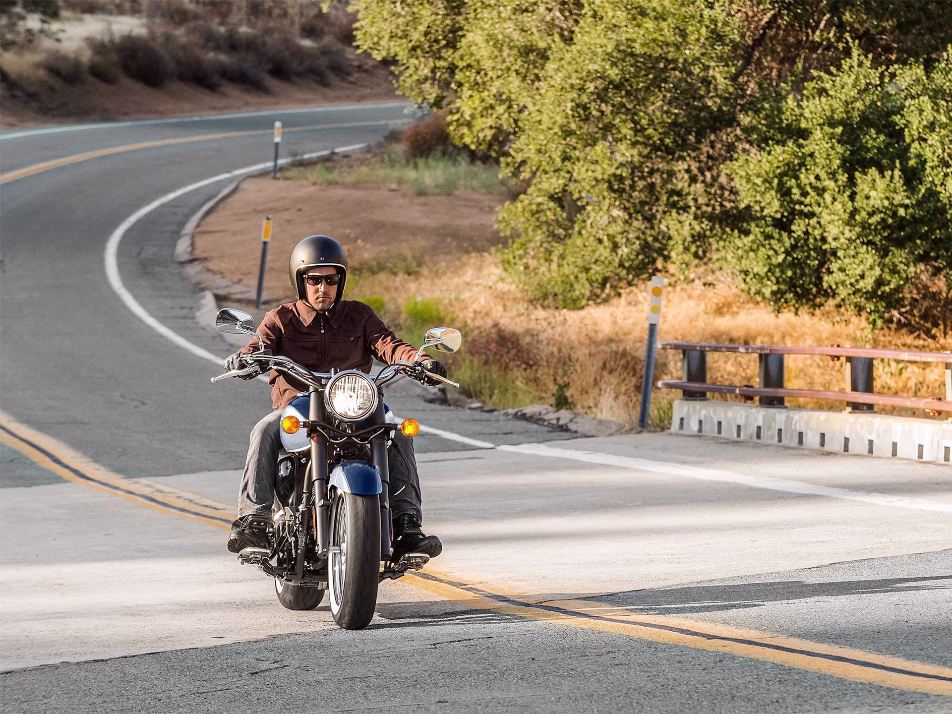 2026 Metallic Ocean Blue / Pearl Stardust White Kawasaki Vulcan 900 Classic Motorcycle