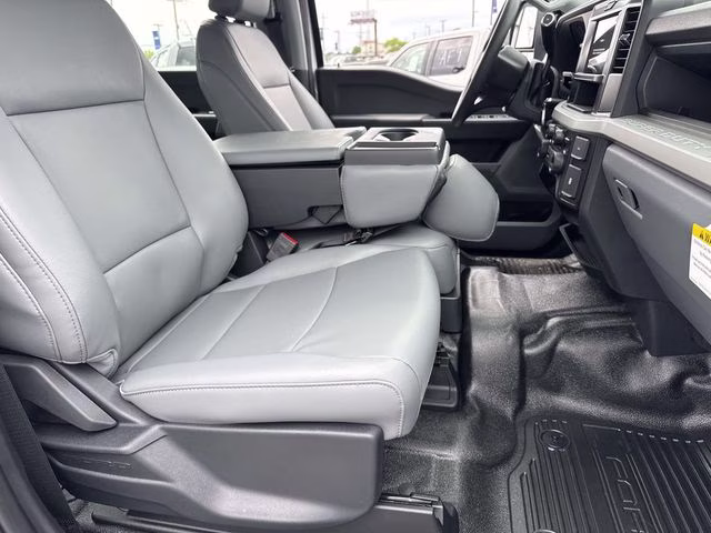 2026 Oxford White Ford Super Duty F-450 DRW 4X4 Chassis