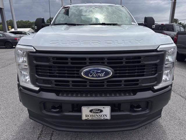2026 Oxford White Ford Super Duty F-450 DRW 4X4 Chassis
