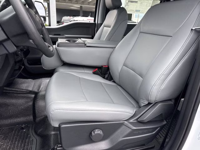 2026 Oxford White Ford Super Duty F-450 DRW 4X4 Chassis