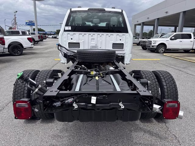2026 Oxford White Ford Super Duty F-450 DRW 4X4 Chassis