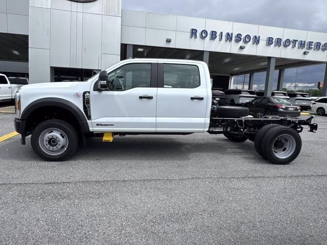 2026 Oxford White Ford Super Duty F-450 DRW 4X4 Chassis
