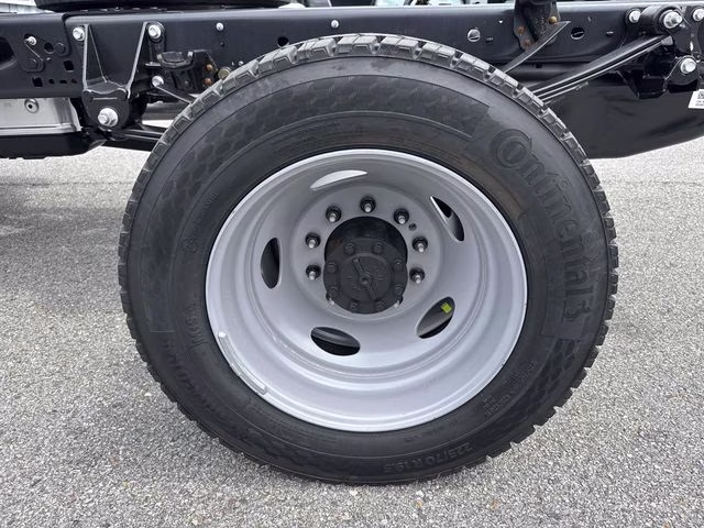 2026 Oxford White Ford Super Duty F-450 DRW 4X4 Chassis