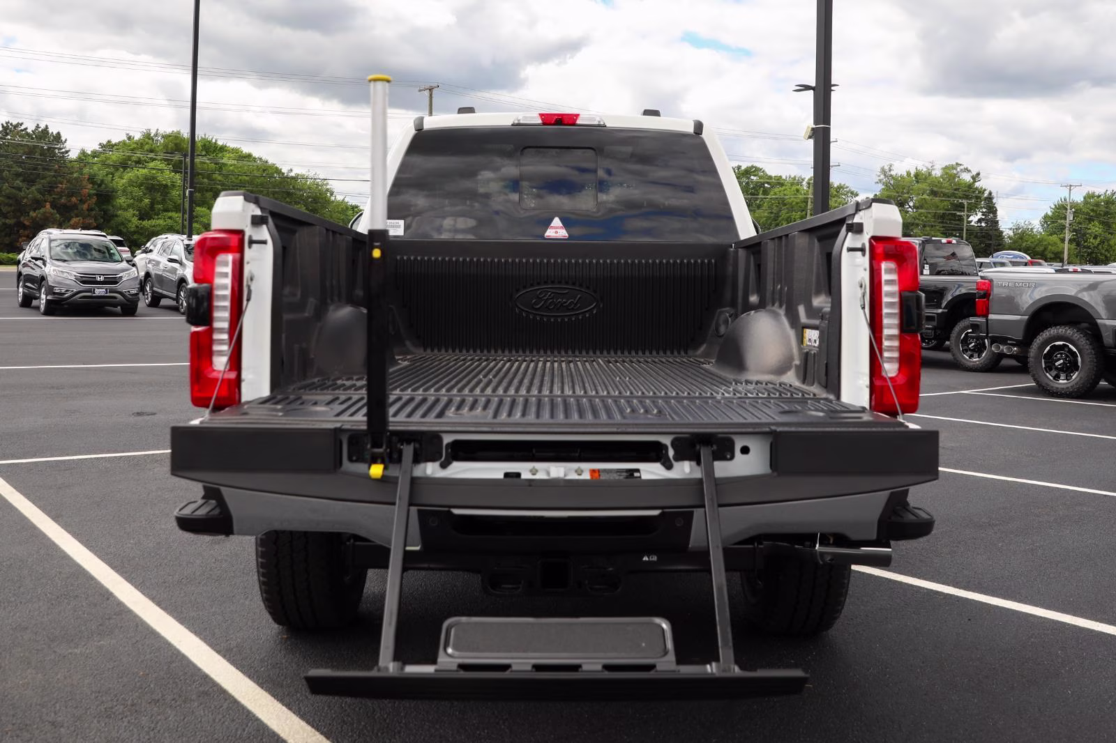 2026 Star White Metallic Tri-Coat Ford Super Duty F-250 SRW Lariat 4X4 Truck