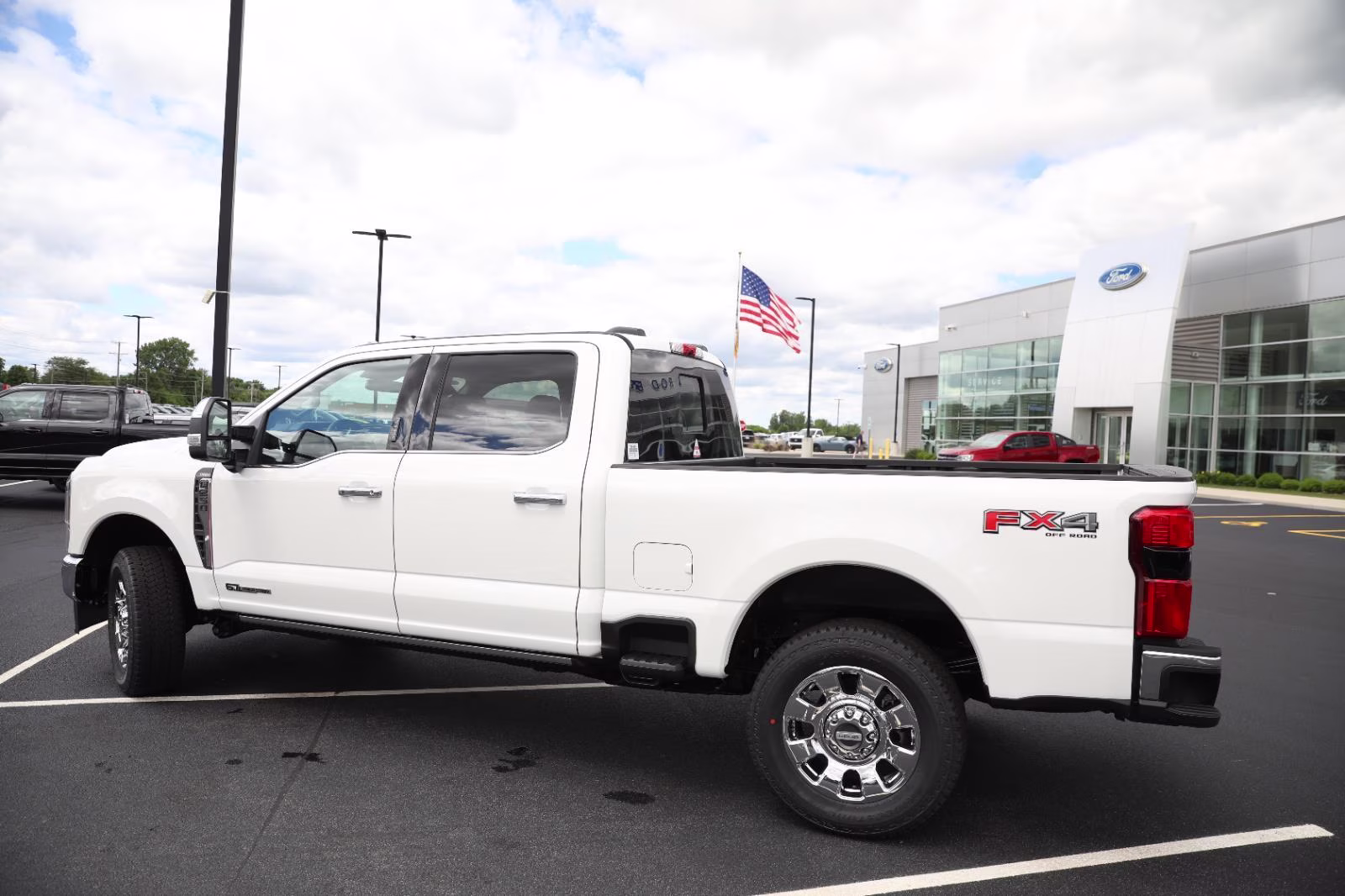 2026 Star White Metallic Tri-Coat Ford Super Duty F-250 SRW Lariat 4X4 Truck
