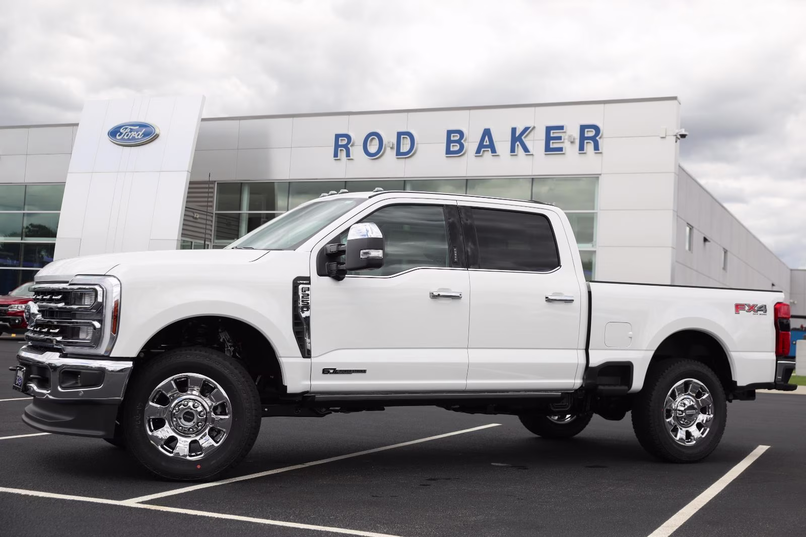 2026 Star White Metallic Tri-Coat Ford Super Duty F-250 SRW Lariat 4X4 Truck