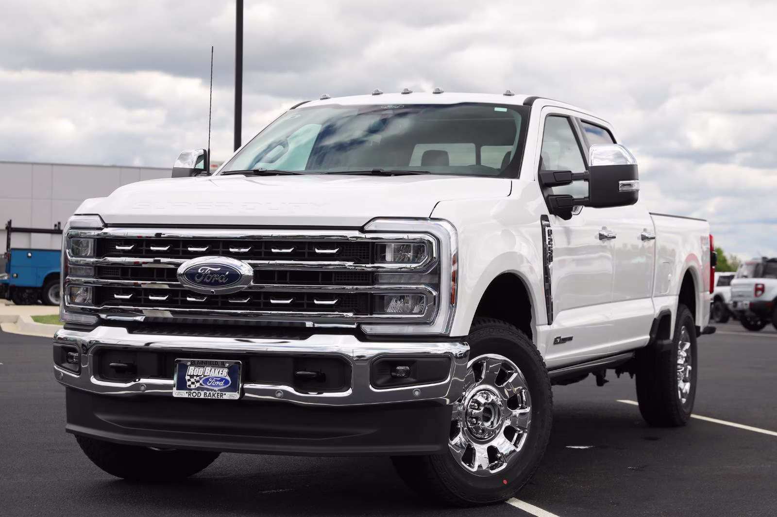 2026 Star White Metallic Tri-Coat Ford Super Duty F-250 SRW Lariat 4X4 Truck